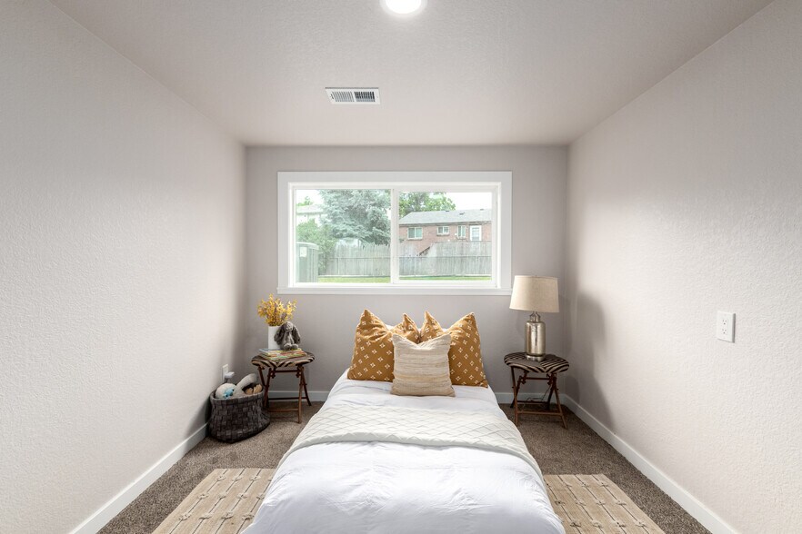 Building Photo - 1011 Yeager Dr