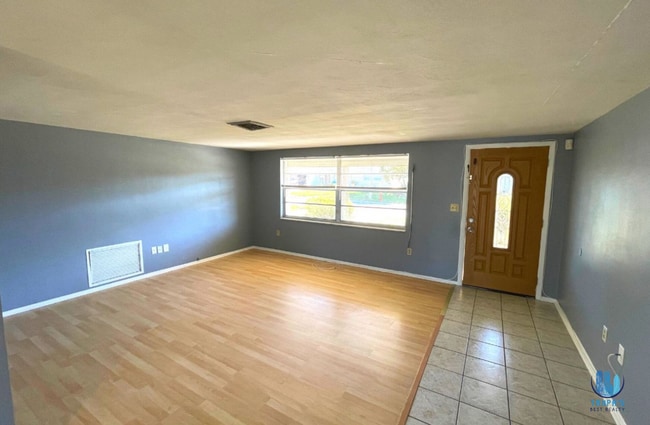 Building Photo - 2 bedroom, 1 bath, 1 car garage house with covered patio in Port Richey  *Available NOW*