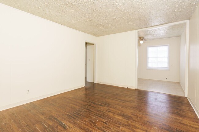 Building Photo - 918 S Hiram St
