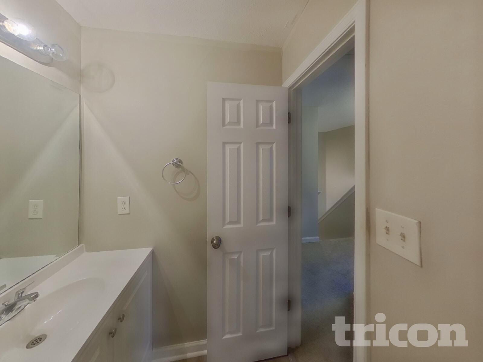 Building Photo - 7052 Ravenwood Ln