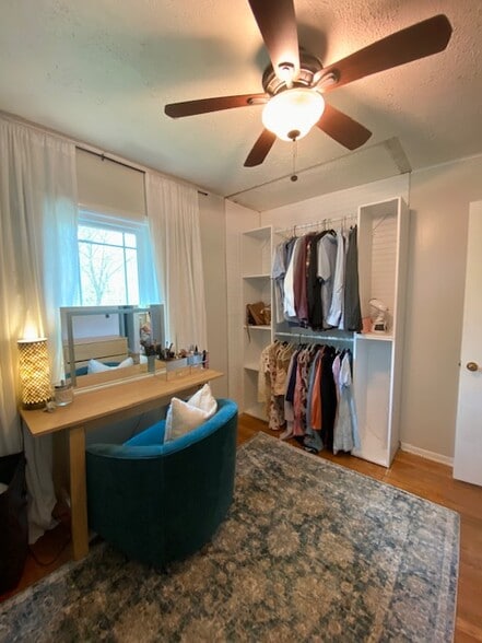 Building Photo - 122 N Kenosha Dr