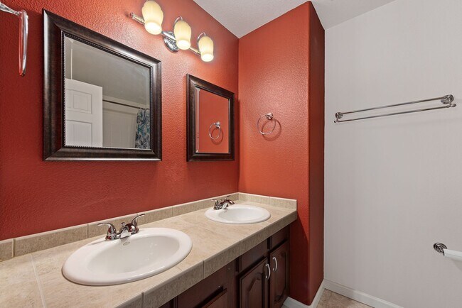 Building Photo - Long Realty & Property Management - Big home. Big yard. Big vibes. 6 beds 4 baths 3,556 sq ft Aur...