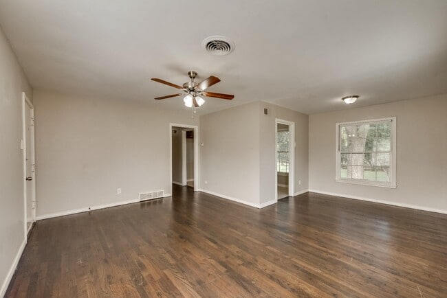 Building Photo - 11107 Stallcup Dr
