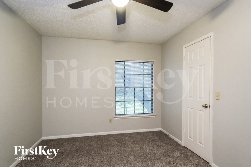 Building Photo - 17026 River Willow Dr