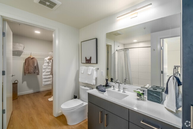1BR, 1BA - 738SF - Bathroom - The Charles