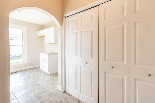 Building Photo - Cozy 3-Bedroom Home in the Heart of London, OH – Move-In Ready!