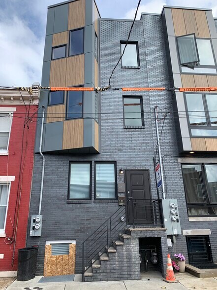 Primary Photo - 2111 W Seybert St