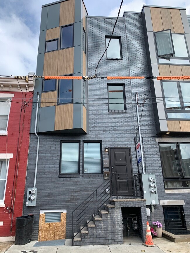 Building Photo - 2111 W Seybert St