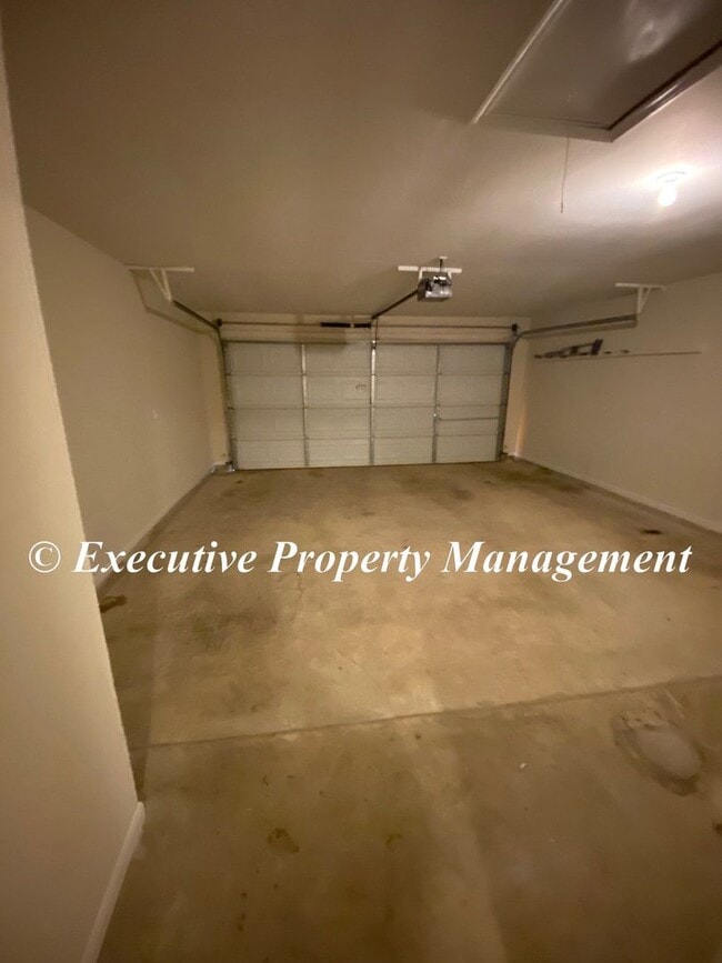 Building Photo - 917 Whirlaway Dr