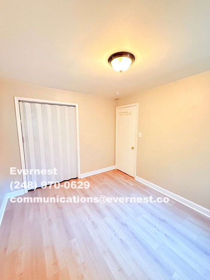 Building Photo - 17252 Sunnybrook Dr