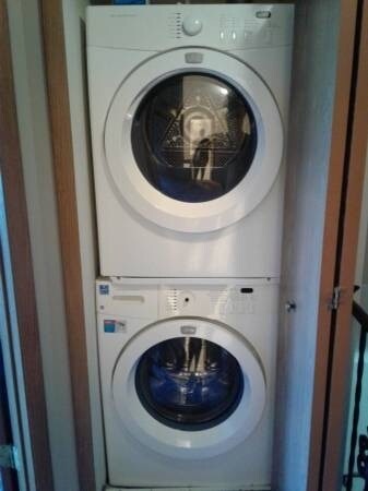 Building Photo - Two Bedroom Townhome