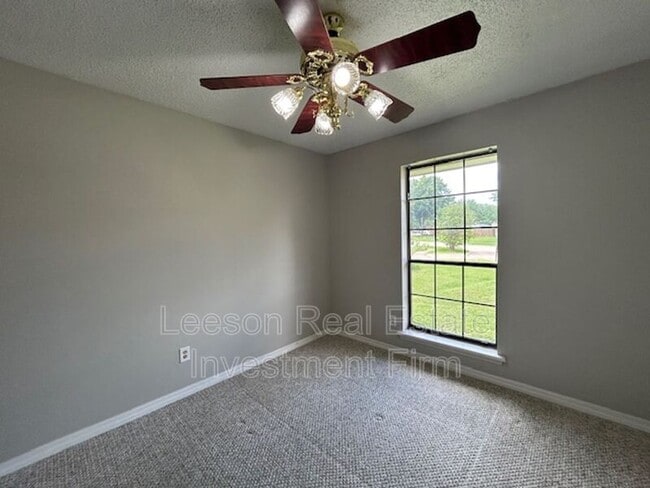 Building Photo - 5410 Mary Dr