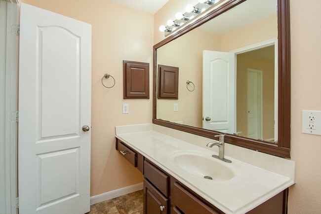 Building Photo - 2631 Skyview Trace Ct