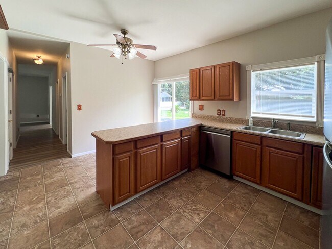 Building Photo - Pet Friendly 2BR/2BA + Flex Space on Doubl...
