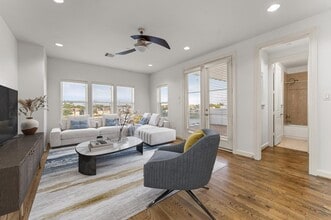 Building Photo - 2202 Lakeshore Edge Dr