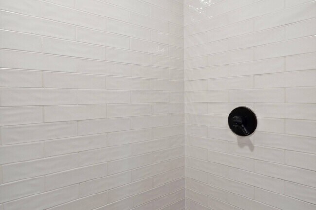 Building Photo - 1618 N Sydenham St