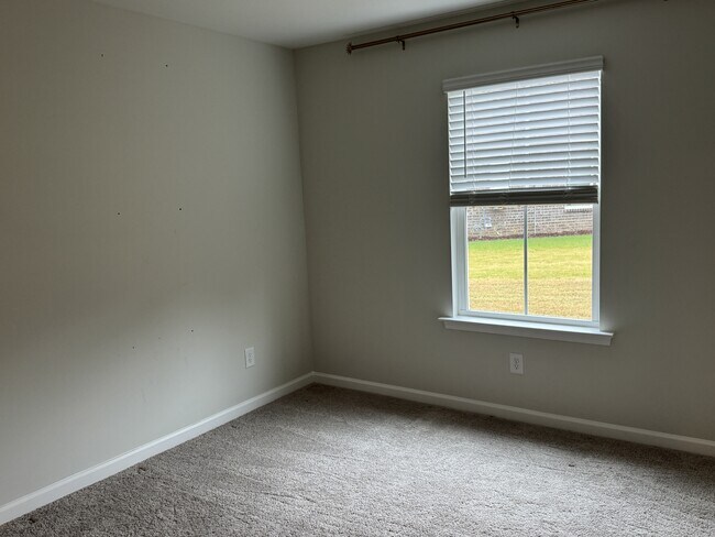 Building Photo - 424 Kohn Dr