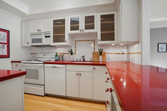 Building Photo - 525 Almer Rd