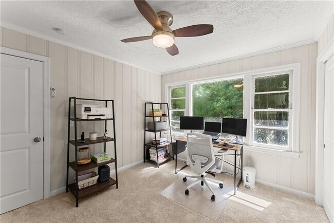 Building Photo - 269 Terrydale Dr SE