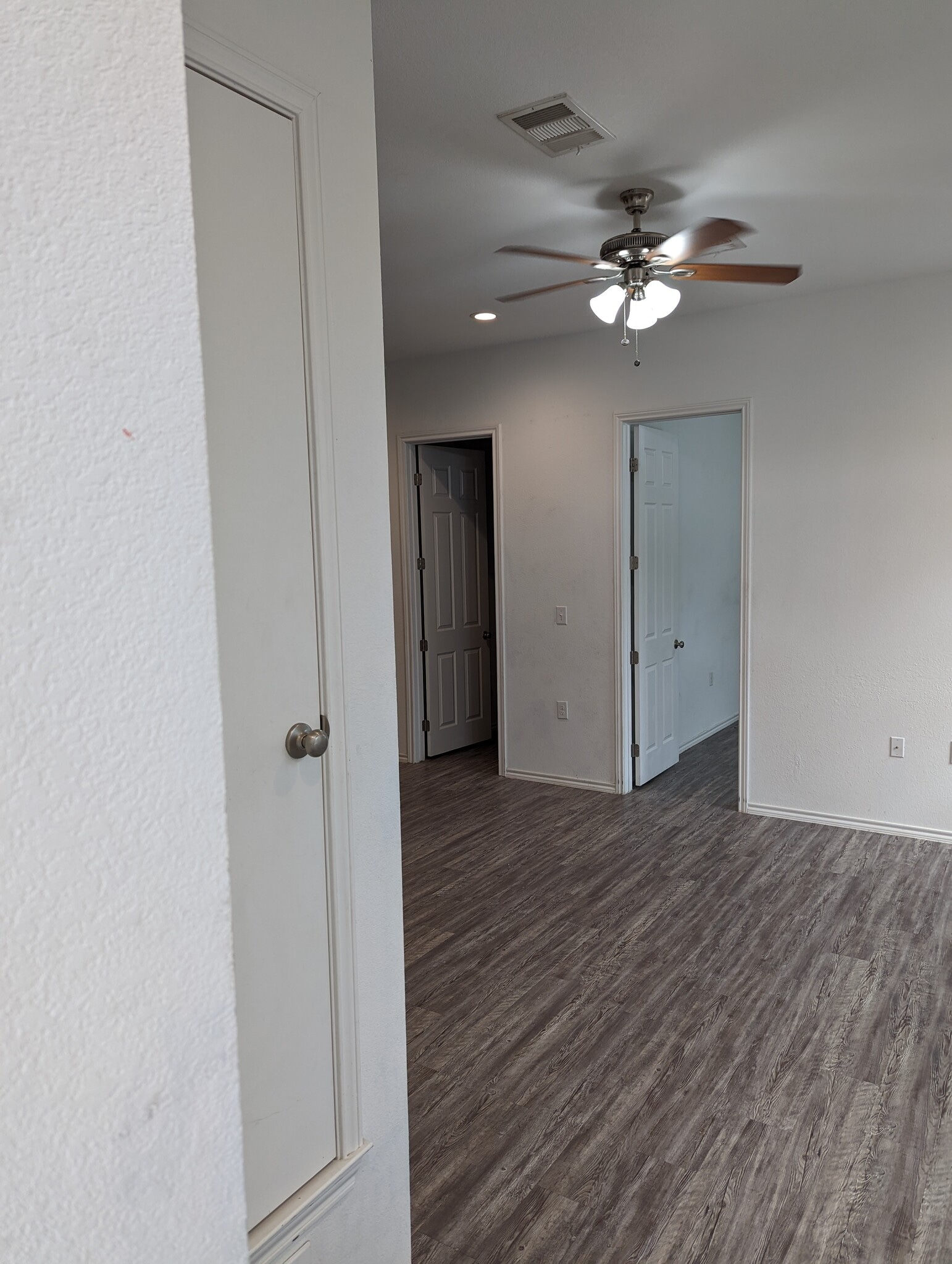 Building Photo - 800 Hallie Cv
