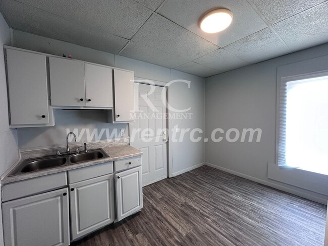 Building Photo - 512 Griffin-