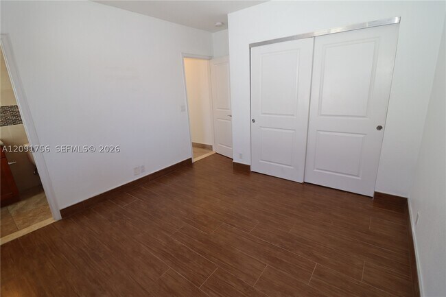 Building Photo - 605 NE 28th St