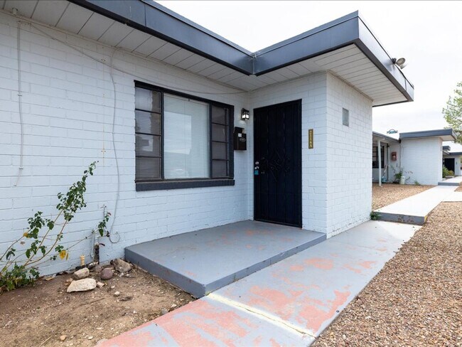 Building Photo - Cozy & Modern 2-Bedroom Home