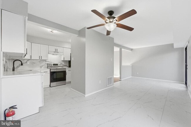 Building Photo - 111 Presidential Dr