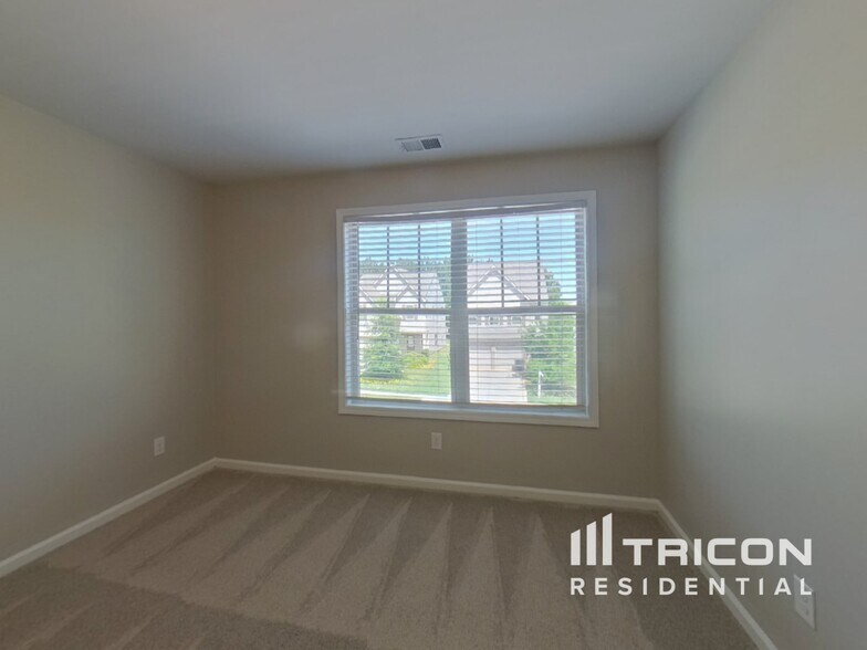 Building Photo - 3612 Moon Crest Dr