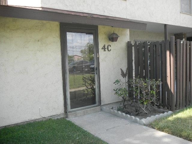 Building Photo - 100 Royal Way Dr