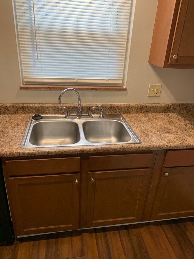 Building Photo - Charming 4-bedroom, 2-bathroom home located in the Covedale area