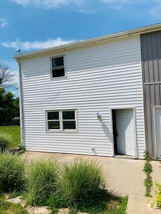 Building Photo - Coming soon! 3 Bedroom 1 Bath home in York...