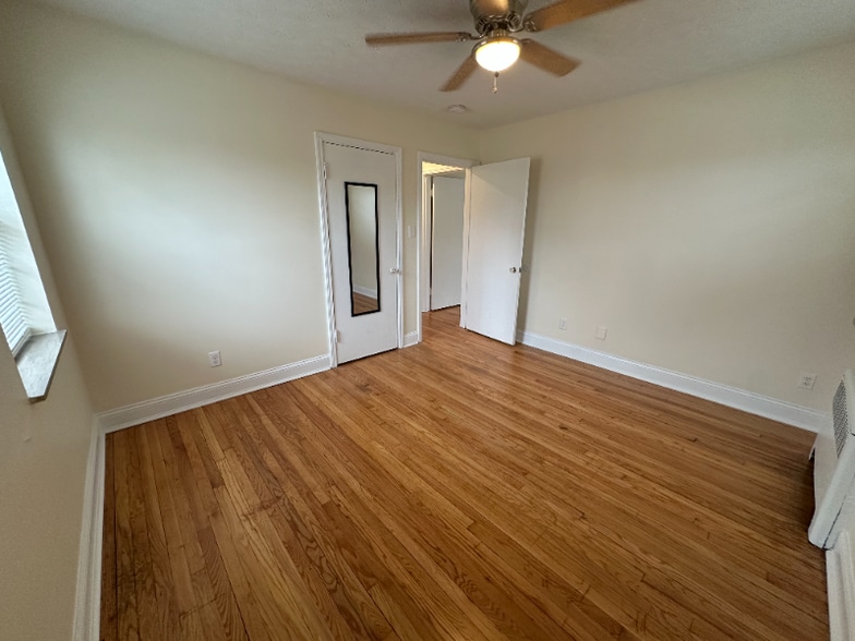 Building Photo - 5937 Oakwood Ave