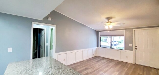 Primary Photo - 560 7th Pl