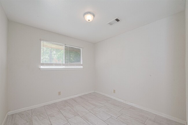 Building Photo - 8406 Banting St
