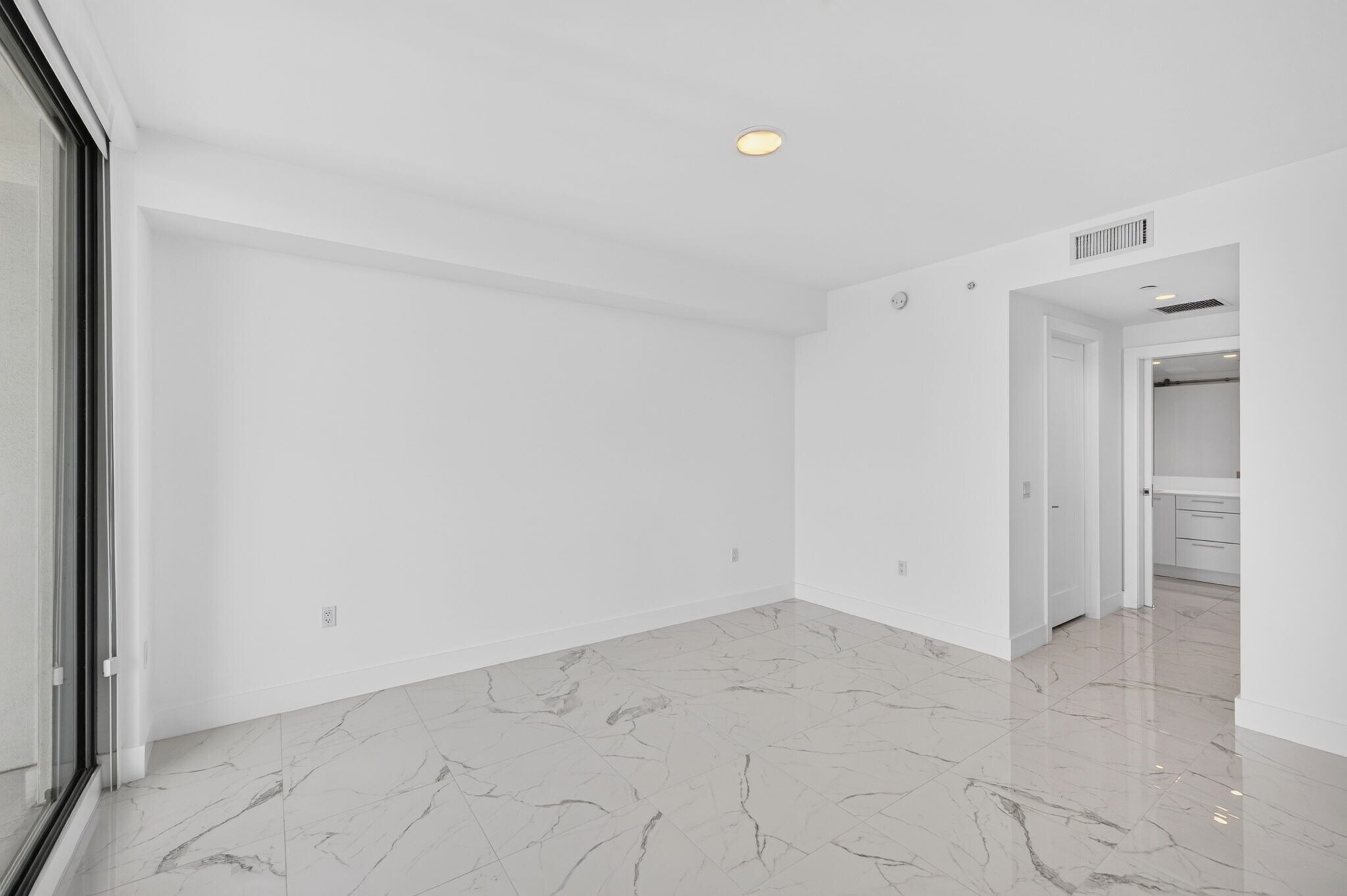 Building Photo - 100 E Las Olas Blvd