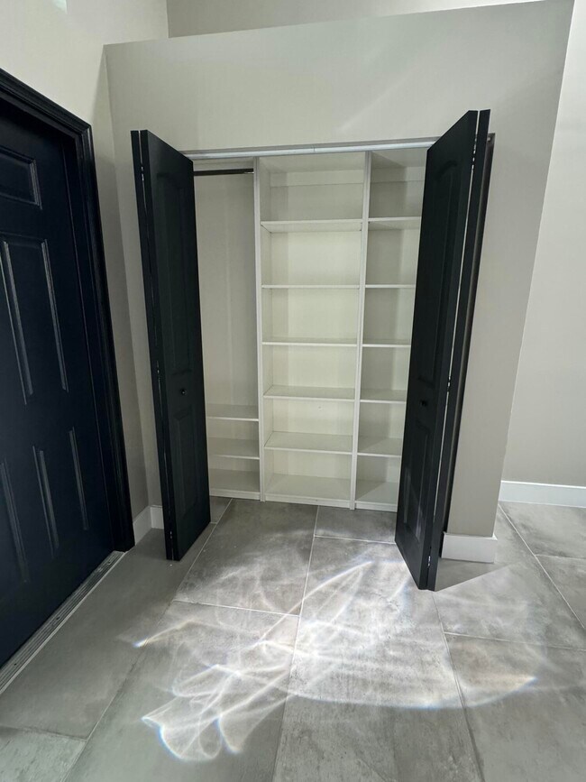 Building Photo - 10366 Buena Ventura Dr