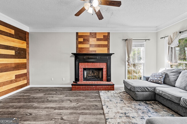 Building Photo - 255 Woodstream Dr