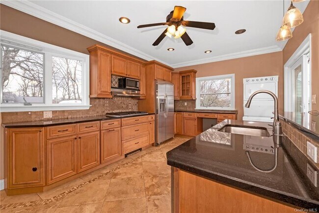 Building Photo - 60 Highview Ave