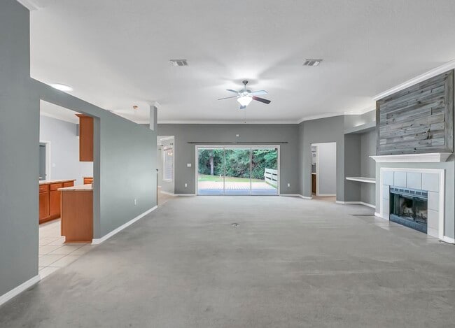 Building Photo - 5897 Saratoga Dr