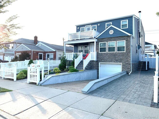 Building Photo - 521 W Park Ave