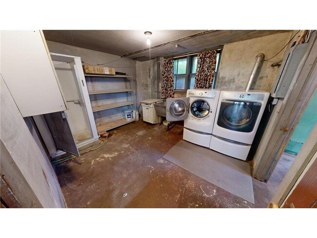 Building Photo - 216 Litchfield Ave SE