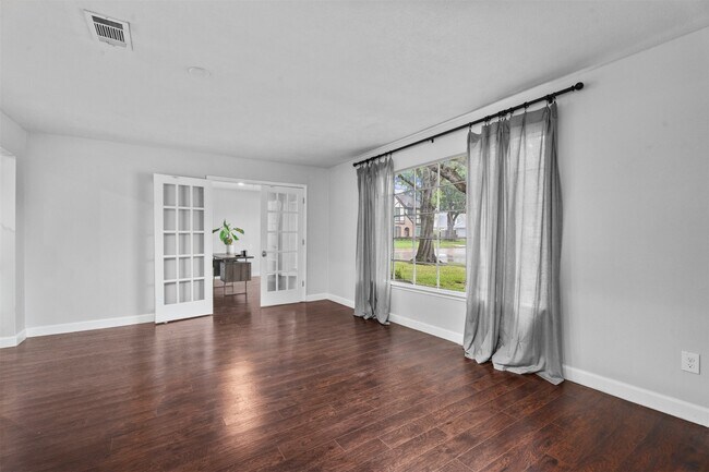 Building Photo - 602 Aldersgate Ct