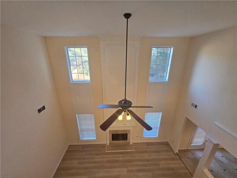 Building Photo - 2206 Creekway Dr