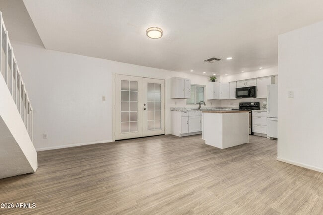 Building Photo - 4439 E Hidalgo Ave