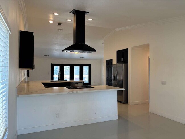 Building Photo - Coachella 4 Bedrooms Stunner