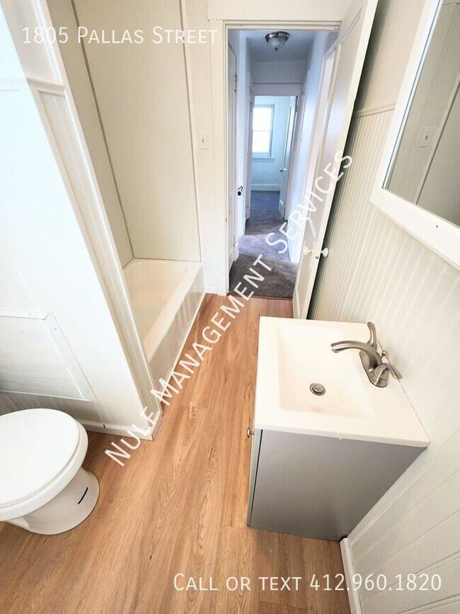 Building Photo - 1805 Pallas St