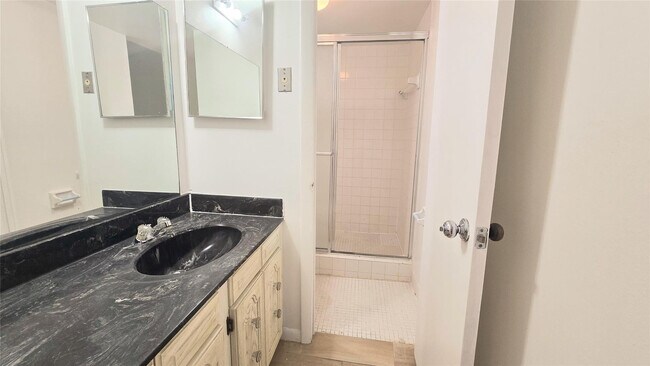 Building Photo - 8401 W Sample Rd