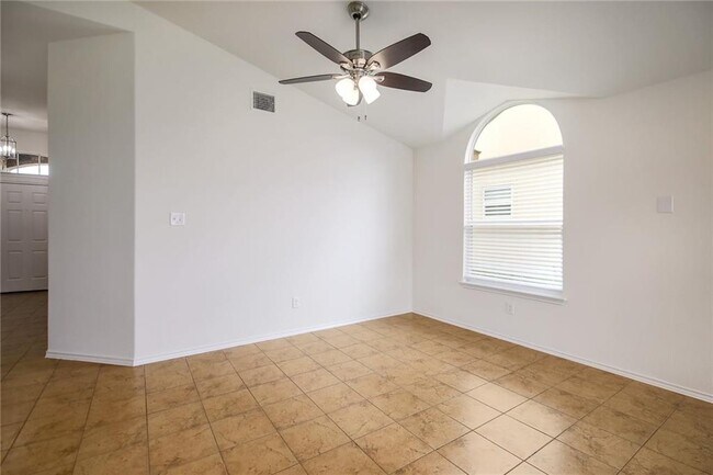 Building Photo - 137 Langtry Ln