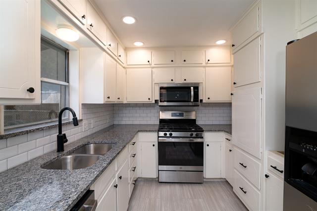 Building Photo - 4609 Biscayne Dr